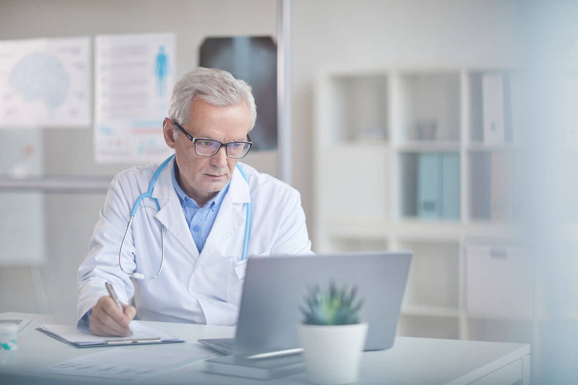 Derzeit arbeiten die Apotheker an einer Lösung, mithilfe der auch niedergelassene Ärzte E-Rezepte über Gerda abwickeln können. / Foto: Adobe Stock/AnnaStills