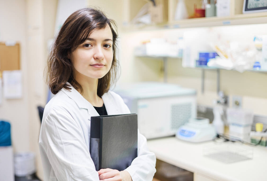 Wohl bald eine PTA-Ausbildungsstätte weniger: Die Bernd-Blindow-Schule in Berlin muss demnächst dichtmachen.  / © Getty Images/Javier Sanz