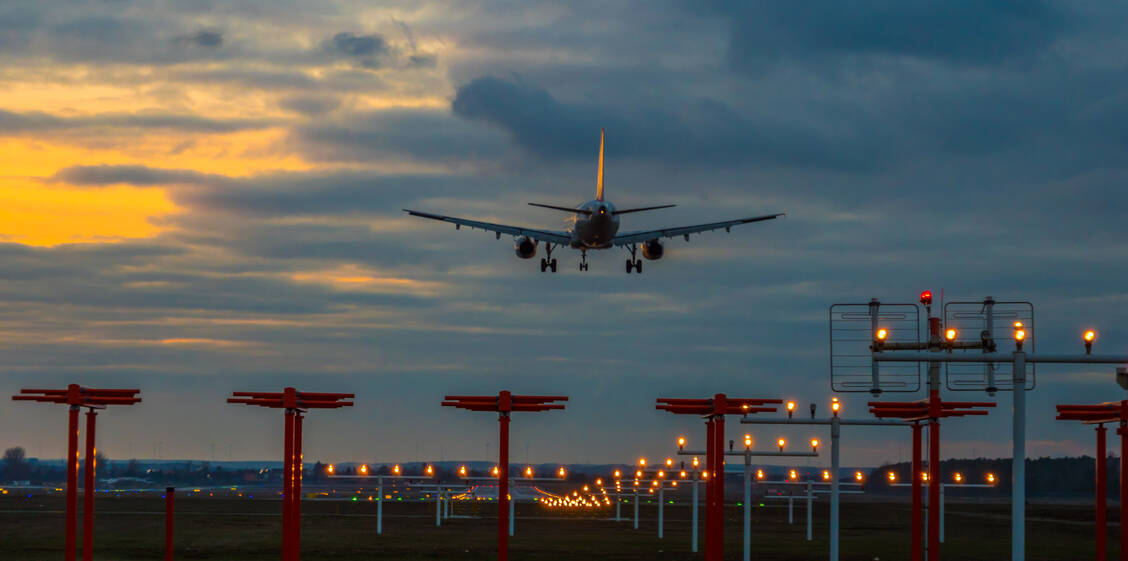 Bis Ende August wird die 3G-Regel bei der Einreise nach Deutschland ausgesetzt. / Foto: Adobe Stock/Fotograf