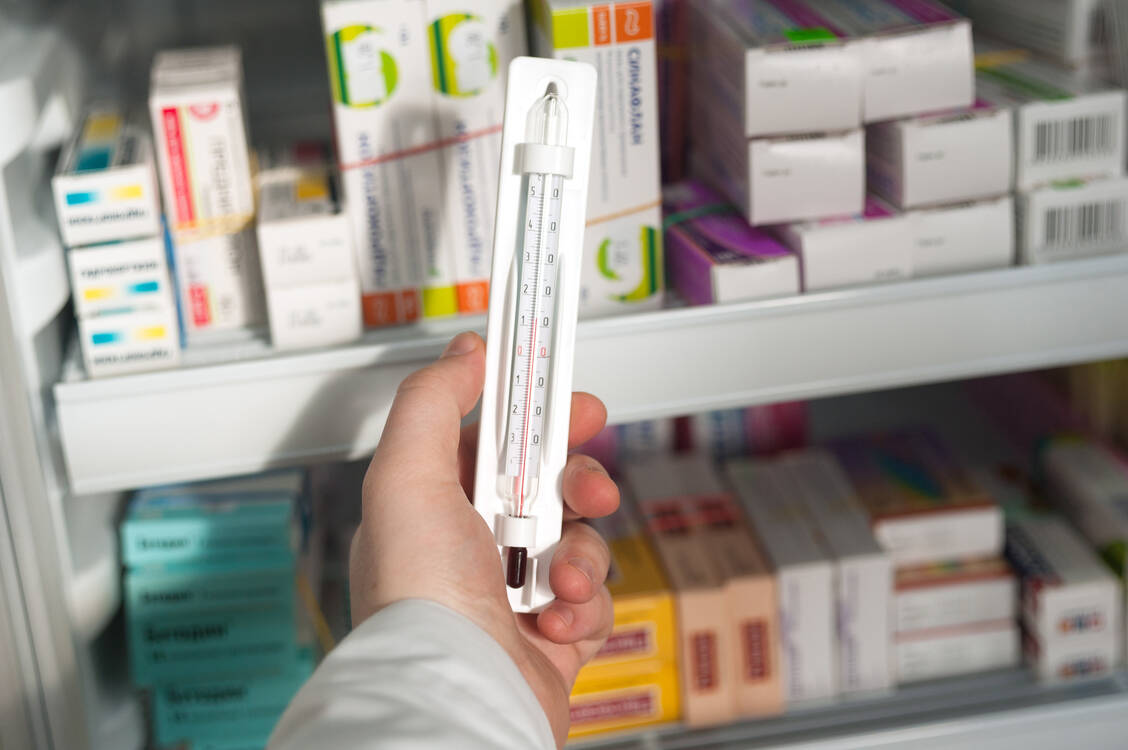 30,9 Millionen ist die DAPI Zahl des Monats Juli. Sie steht für die Anzahl kühlpflichtiger Arzneimittel, die Apotheken 2021 zu Lasten der GKV abgegeben haben.  / Foto: Adobe Stock/Karl Rentgen