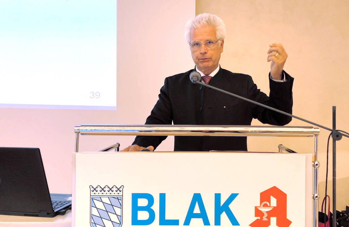 Politische Arbeit auf allen Ebenen hält der bayerische Kammerpräsident Thomas Benkert für nötig, um die Belastungen für die Apotheker erträglich zu machen.  / Foto: BLAK/Schulz