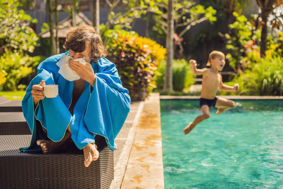 Auch im Sommer kann man krank werden. Allerdings handelt es sich bei der »Sommergrippe« nicht um eine Grippe im eigentlichen Sinn, sondern um einen grippalen Infekt. / © Getty Images/	galitskaya