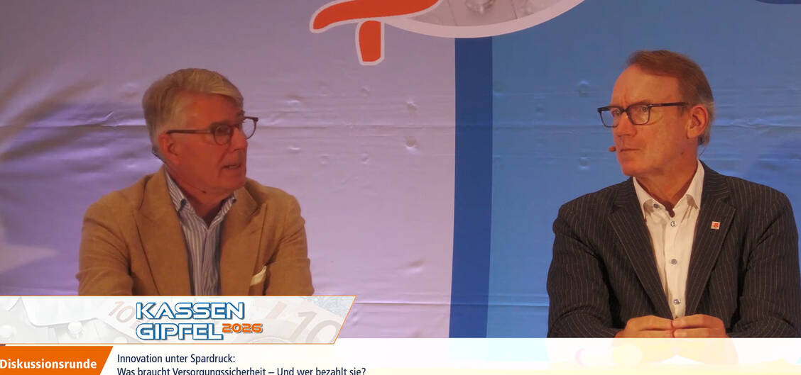 Beim Kassengipfel in Berlin sprachen der Präsident der ABDA, Thomas Preis (rechts), und der Präsident des Verbands der forschenden Pharmaunternehmen (vfa), Han Steutel (links), über die Versorgungssicherheit und medizinische Innovationen in Deutschland. / © Screenshot vom Kassengipfel 2026