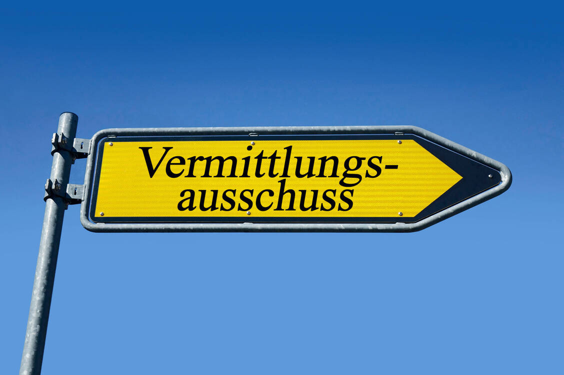 In Richtung Vermittlungsausschuss soll es nach dem Wunsch von Versorgerverbänden mit den geplanten Hilfsmittelausschreibungen gehen. / © Imago/Steinach