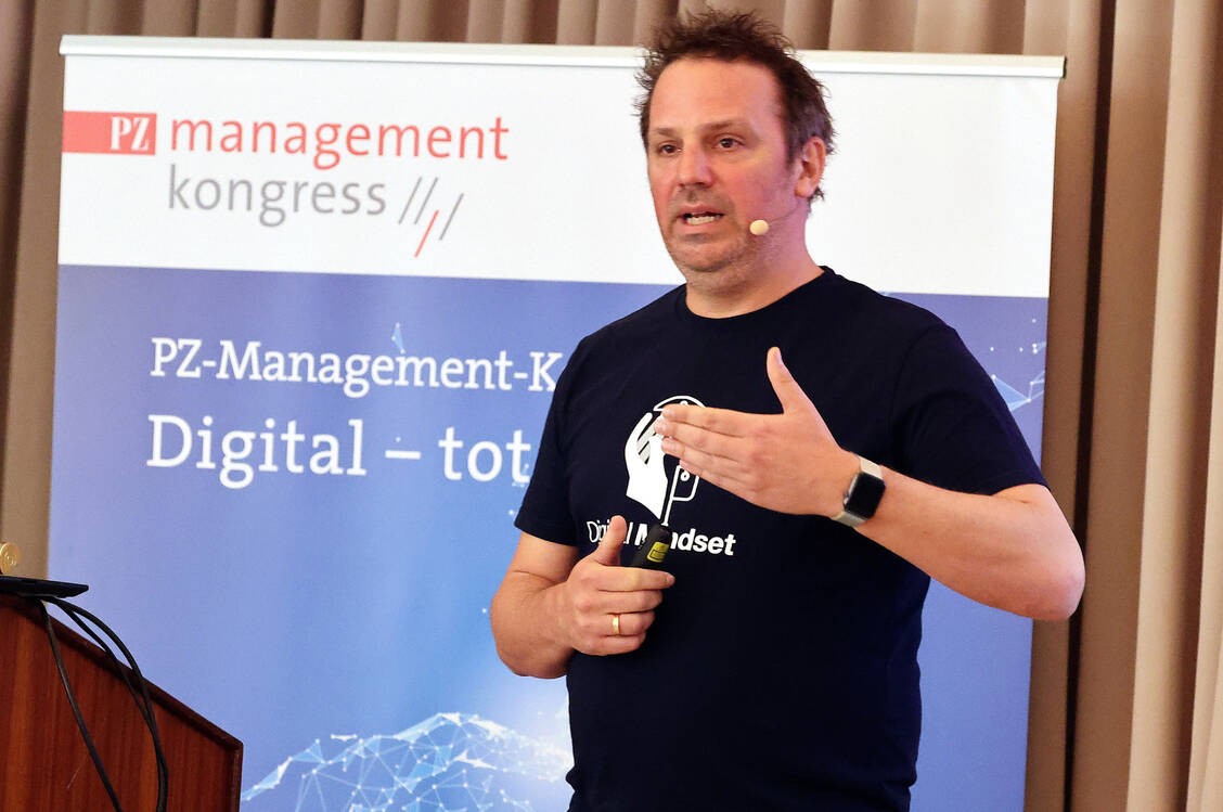 »Ich bin ein digitaler Streetworker«, sagt Christian Bredlow über sich selbst. Seine Message: Digitalisierung erfordert Neugier und Kreativität. / Foto: PZ/Alois Mueller