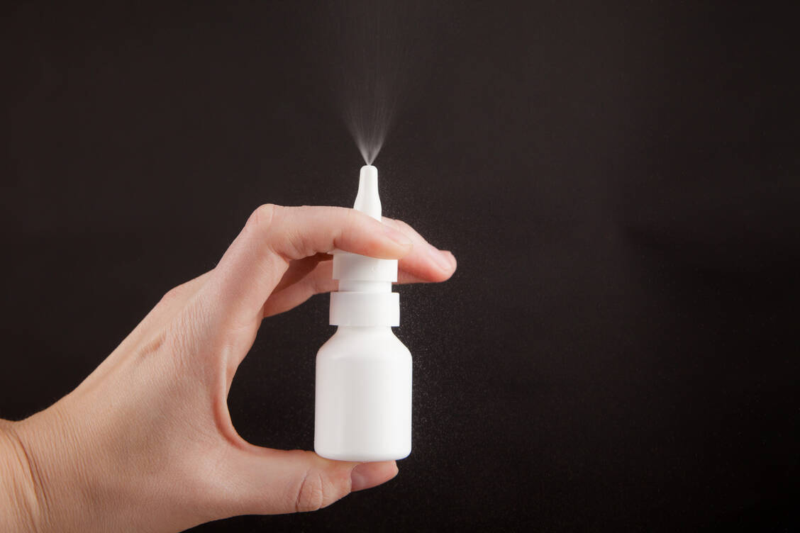 In einer kleinen Studie kam es unter dem nasal verabreichten Antikörper Foralumab bei Covid-19-Patienten zu weniger Lungenentzündungen. / Foto: Getty Images/Nicole Lienemann/EyeEm