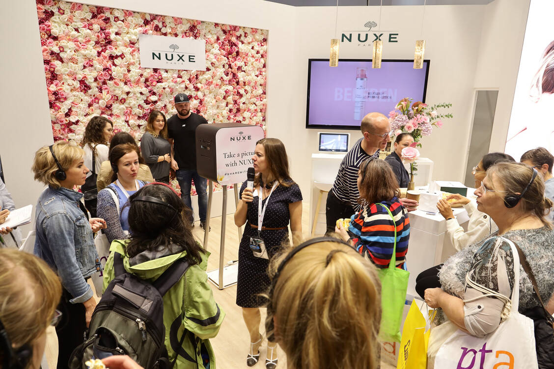 Sandra Barisch ist die PTA-Botschafterin von Avoxa und leitet die diesjährigen Kosmetik-Rundgänge über die Expopharm. / Foto: PZ/Alois Mueller
