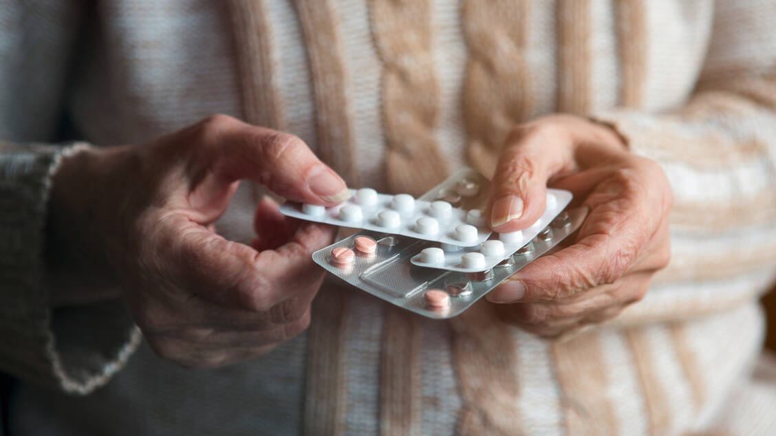 Die extremen Preise für einige Medikamente werden zum Problem für die Krankenkassen.  / Foto: Adobe Stock/wernerimages
