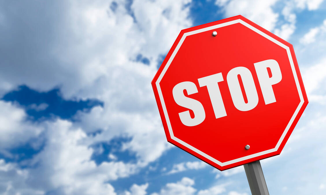 Ab kommenden Montag gelten im öffentlichen Leben massive Einschränkungen. / Foto: Adobe Stock/BillionPhotos.com