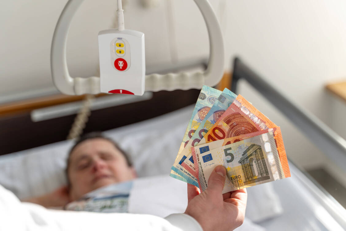 Warkens Reformpläne belasten Patientinnen und Patienten, meinen Kritiker. / © Imago / Bihlmayerfotografie