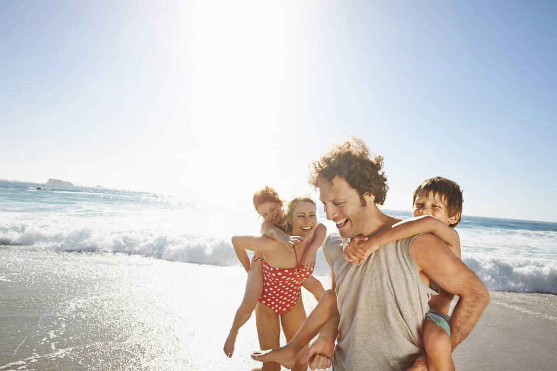 Sommer ist Reisezeit. Die meisten Deutschen zieht es ans Meer oder an einen See. / Foto: Getty Images/Uwe Krejci