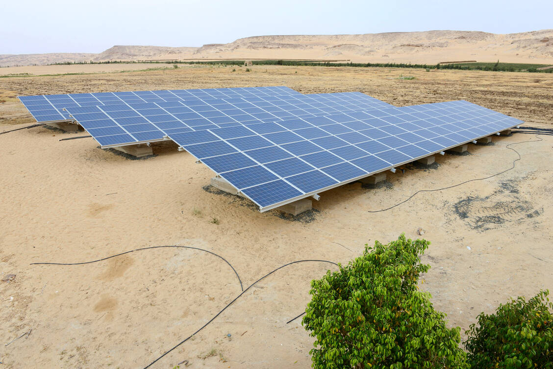 Solarzellen zur Stromerzeugung für die Bewässerunganlagen. / Foto: Jörg Böthling