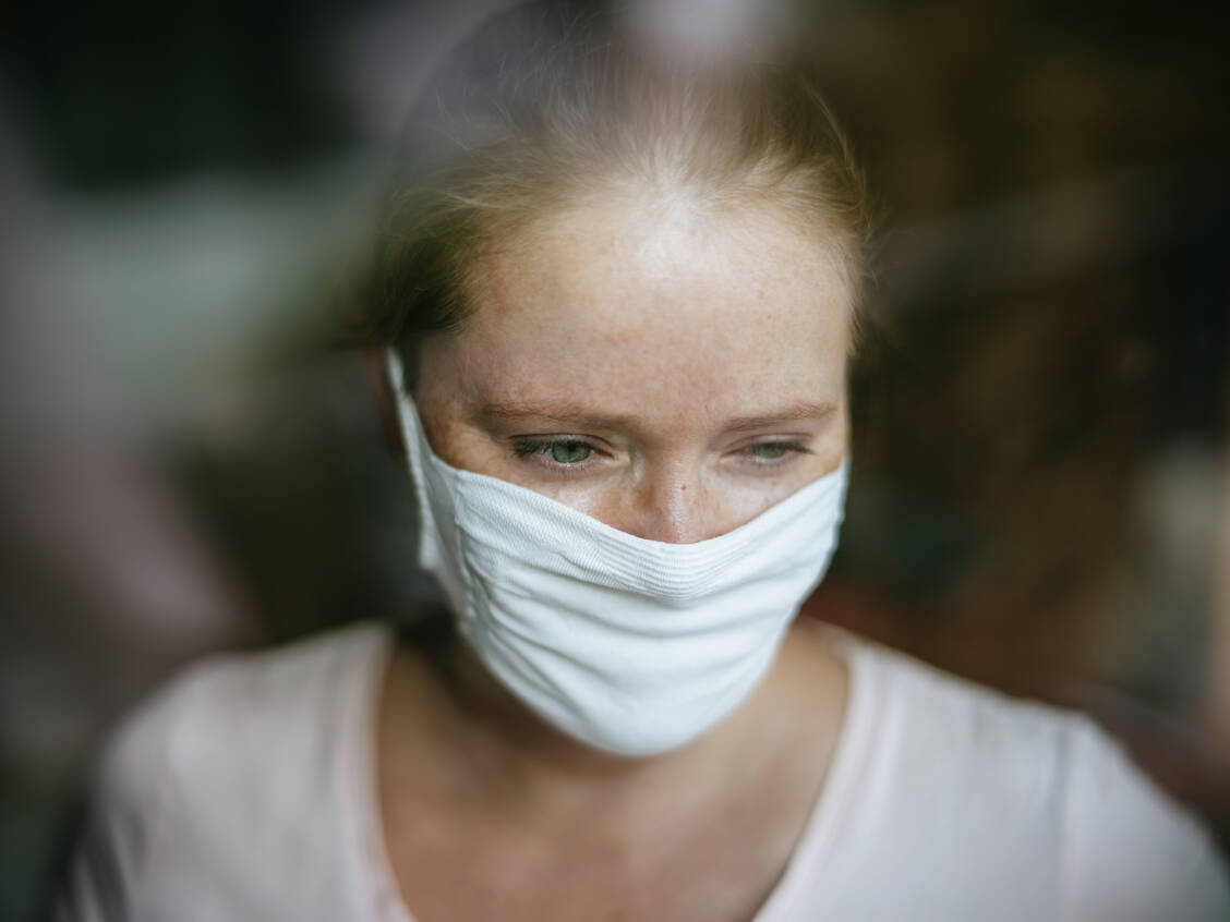 Welche Virusmenge braucht es, um eine erneute Infektion zu verursachen?  Und wie reagiert das Immunsystem? Das wollen britische Forscher mit einer Challenge-Studie herausfinden. / Foto: Getty Images/Guido Mieth