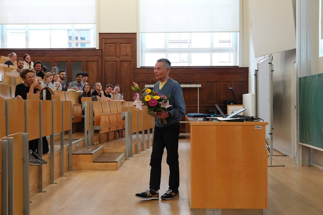 Professor Dr. Detlef Briel wurde im Rahmen des Pharmacy Science Day feierlich in den Ruhestand verabschiedet. / Foto: Christa Kühnelt