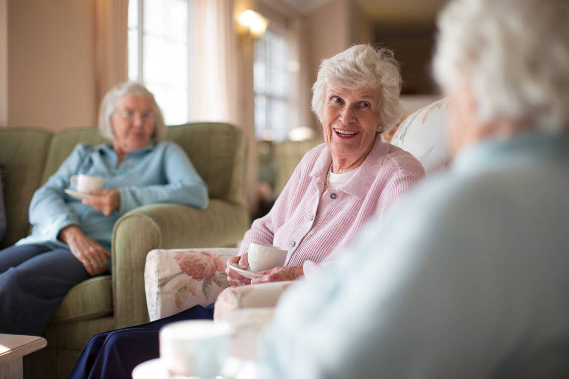 Laut STIKO-Empfehlung sollen alle Menschen ab 75 Jahren gegen RSV geimpft werden, Bewohner von Pflegeeinrichtungen und Patienten mit Risikofaktoren bereits ab 60 Jahren. / Foto: Getty Images/Resolution Productions