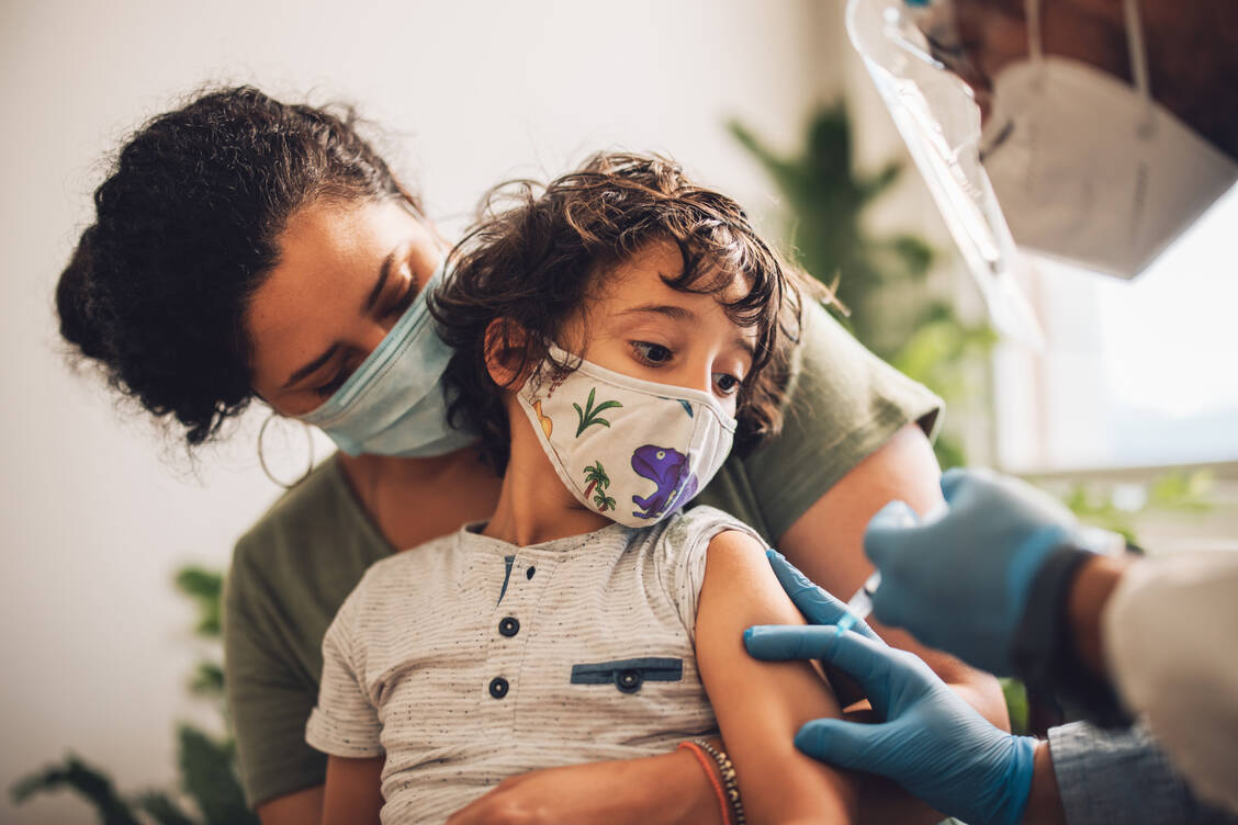 In den USA kann es wohl demnächst mit der Covid-19-Impfung der Unter-Fünfjährigen losgehen. / Foto: Adobe Stock/Jacob Lund Photography
