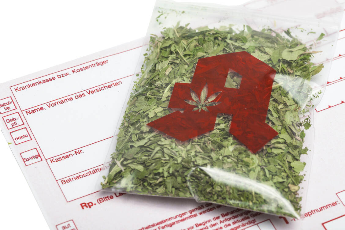 Bei der Versorgung mit medizinischem Cannabis sehen sich Apotheken als qualitätssicherndes Bindeglied zwischen Patienten,  Ärzten und Kassen. / Foto: Imago/STPP