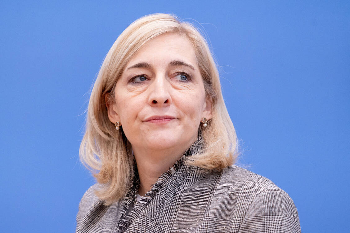 Das Fixum soll im ersten Schritt auf 9 Euro angehoben werden. / © Imago/photothek
