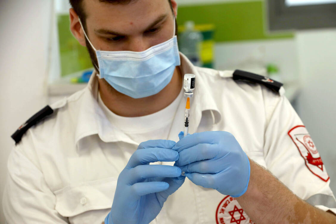 In Israel haben bereits 44,6 Prozent der Bevölkerung eine dritte Dosis Comirnaty erhalten. / Foto: imago images/Xinhua