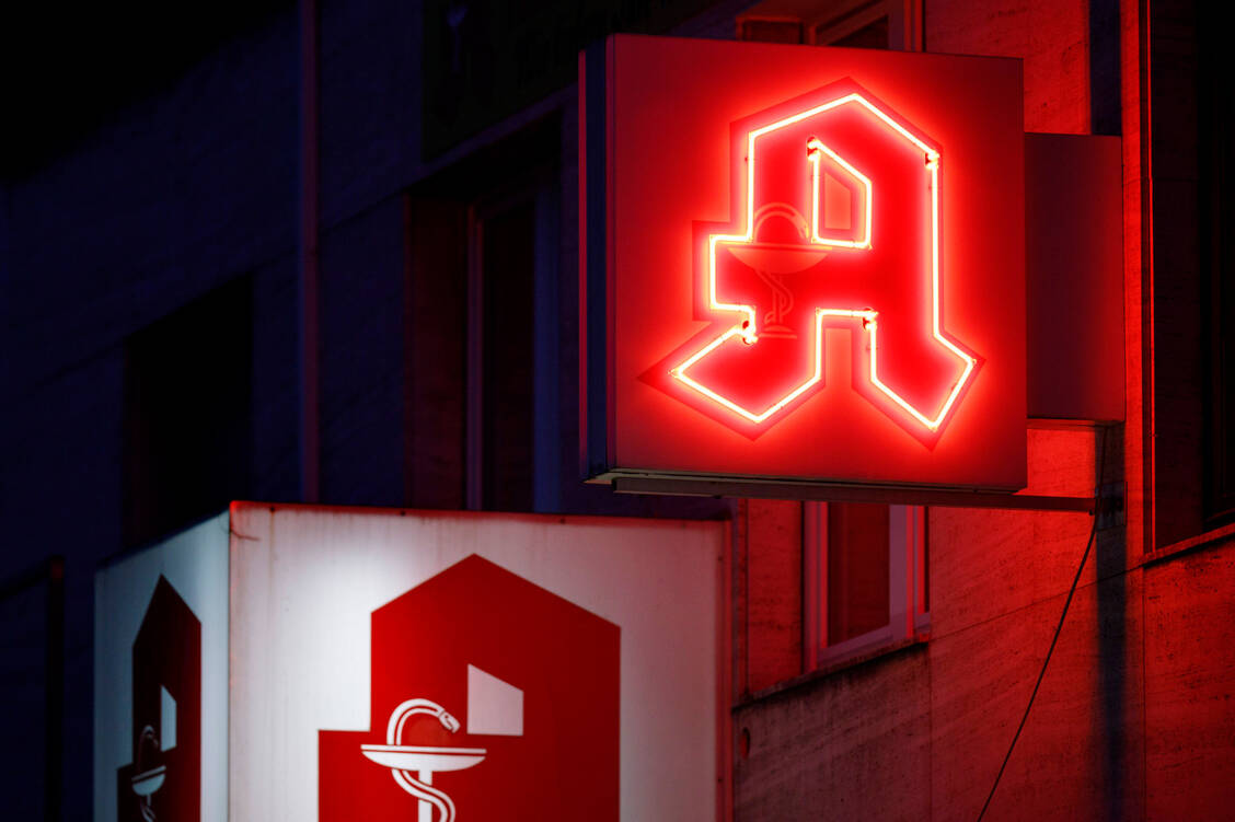Im ersten Quartal 2022 leisteten Deutschlands Apotheken insgesamt 95.865 Vollnotdienste ab.  / Foto: imago images/Future Image