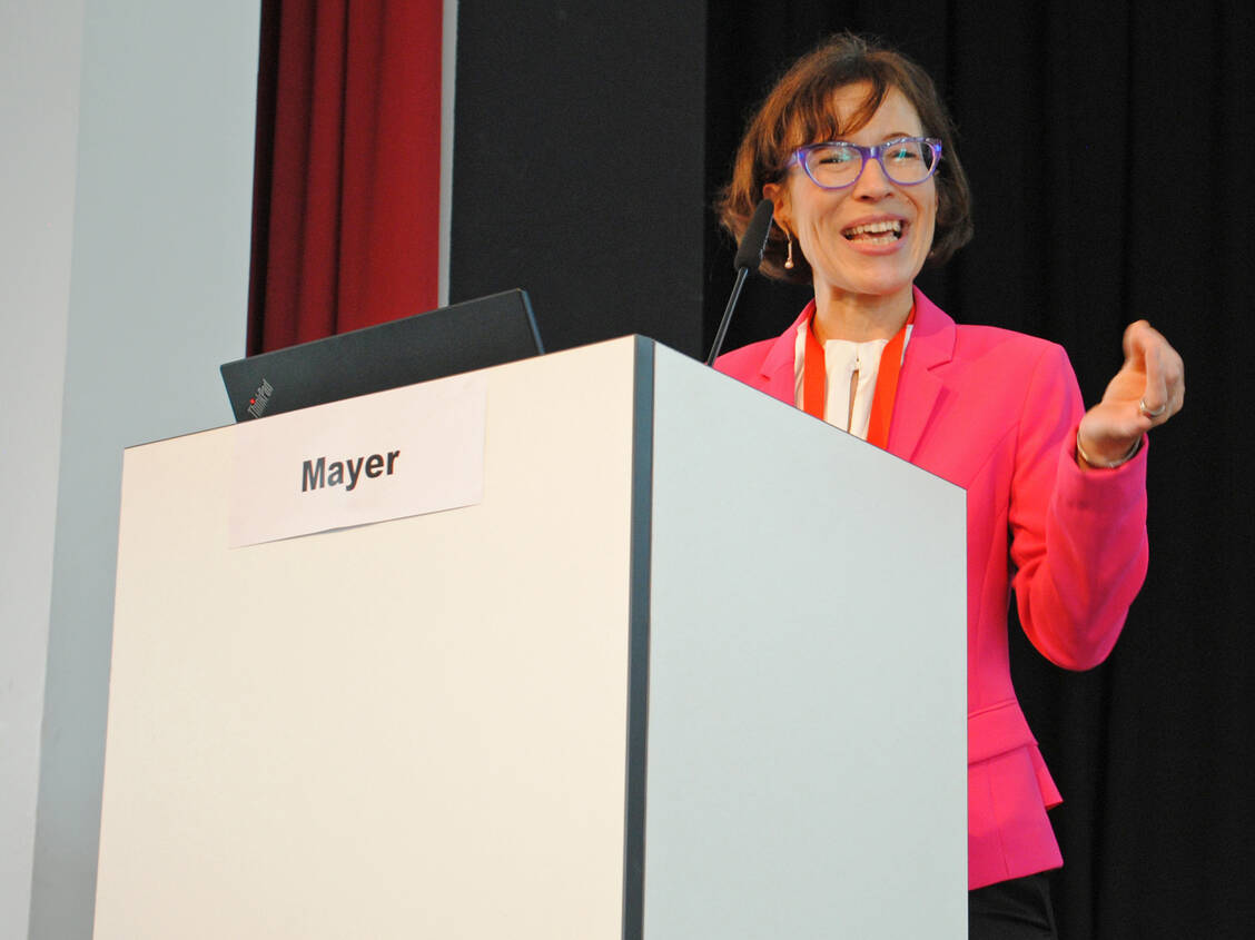 »Apotheken sind da, wo die Menschen sind«, beschrieb Sonja Mayer die Rolle der Apotheke als Ansprechpartner und Vermittler.   / Foto: PZ/Kalisch
