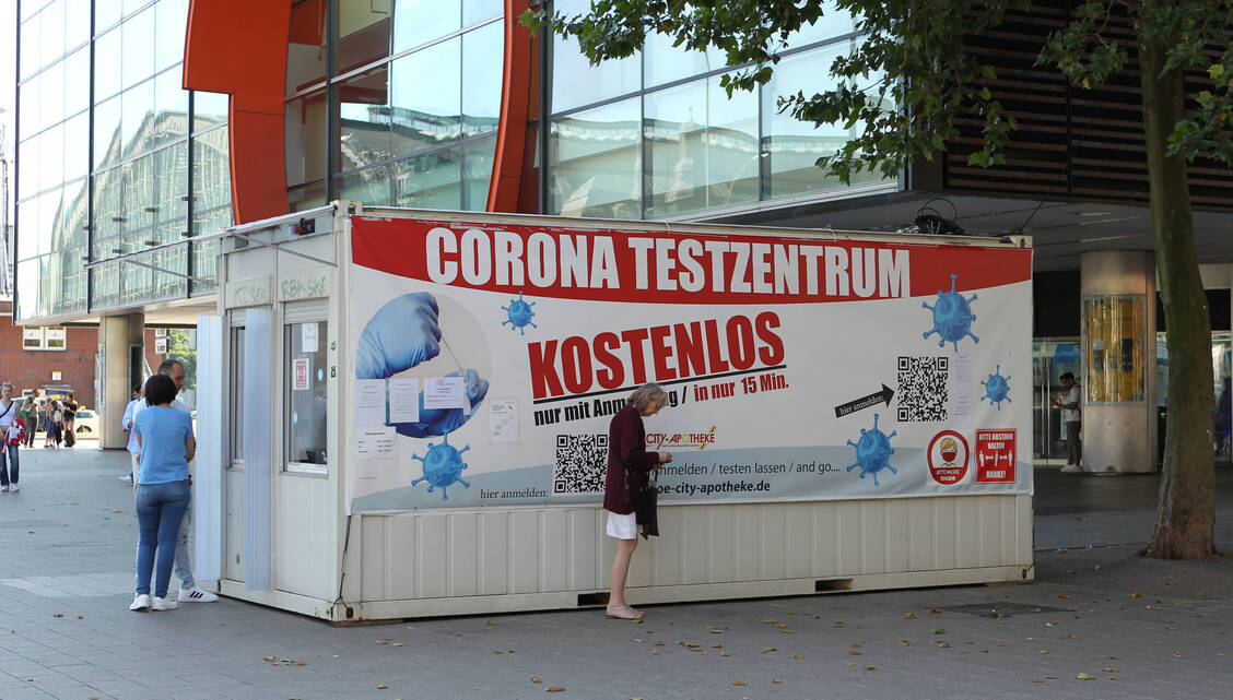 Die Ansprüche auf kostenfreie Coronavirus-Bürgertests werden immer weiter ausgedünnt. / Foto: IMAGO/Hanno Bode