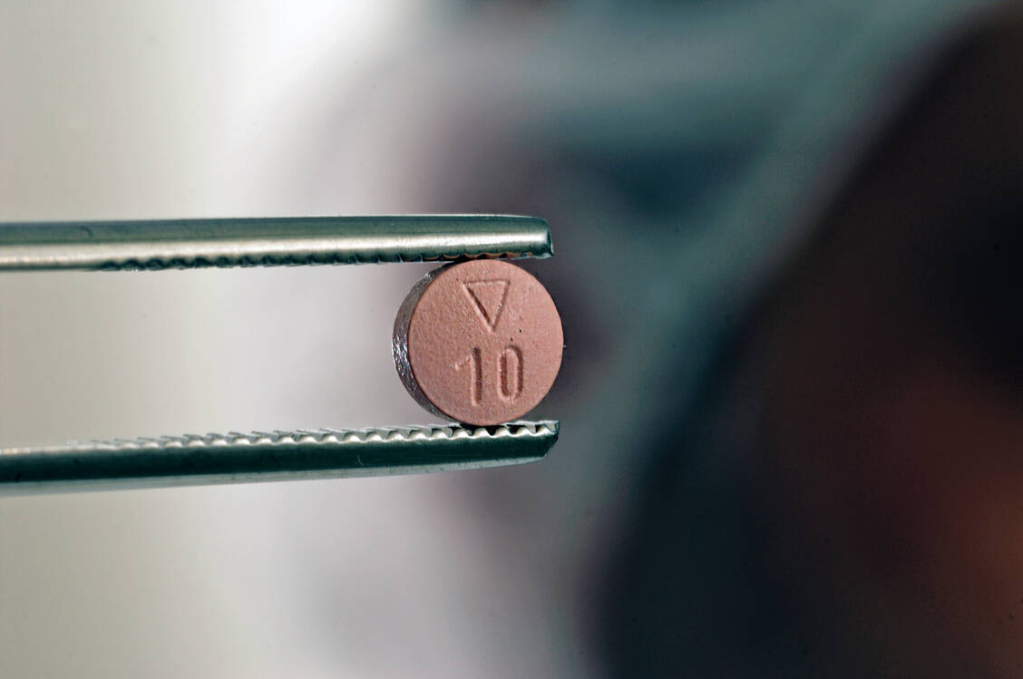 Rivaroxaban war der erste direkte Faktor-Xa-Inhibitor. Er inhibiert selektiv und reversibel ­sowohl freien als auch im Prothrombinasekomplex gebundenen Faktor Xa. / Foto: Bayer