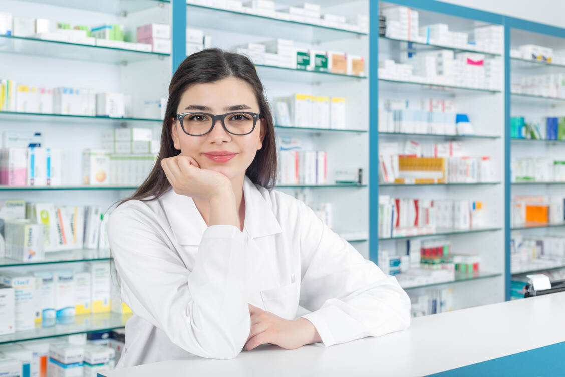 Arbeit auf Probe? Auch ohne eine im Arbeitsvertrag vereinbarte Probezeit können neue Apothekenfachkräfte in den ersten sechs Monaten eines Arbeitsverhältnisses gekündigt werden. / Foto: Getty Images/bymuratdeniz