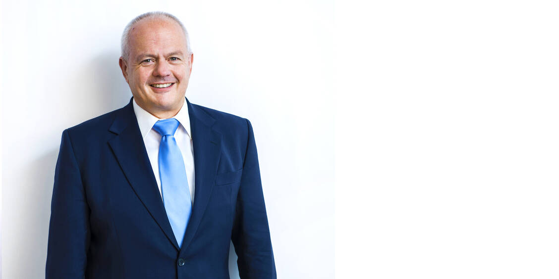 Der Präsident der Bundesapothekerkammer, Andreas Kiefer, forderte in seiner Rede die Kollegen auf, eine gemeinsame politische Linie zu finden. / Foto: ABDA
