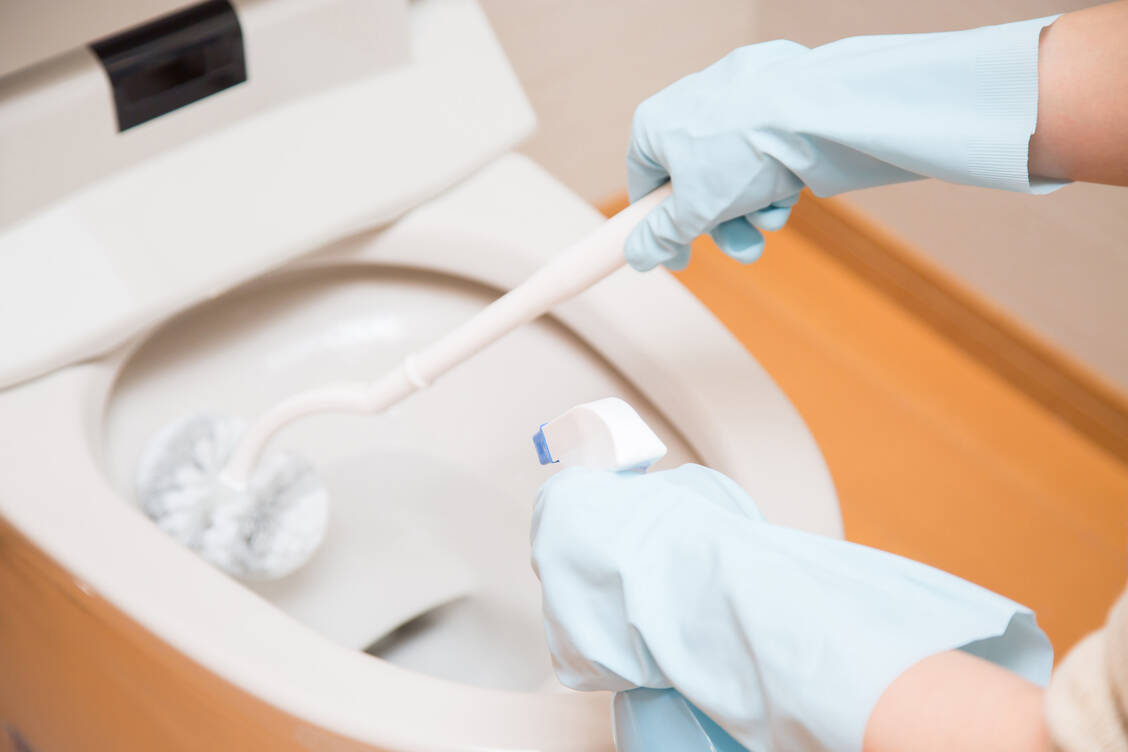 Penible Hygiene ist nötig, wenn ein Familienmitglied an Covid-19 erkrankt ist. / Foto: Adobe Stock/buritora