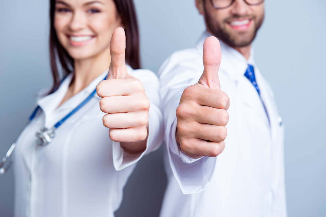 Eine Studie belegt, dass Medicine Information Service aus der Apotheke einen hohen klinischen Nutzen hat.   / Foto: Adobe Stock/deagreez