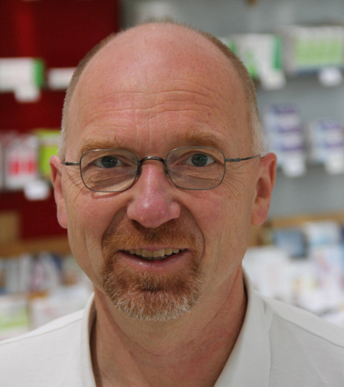 Apotheker Albrecht Binder erreichte in seiner ersten Gemeinwohlbilanz 2015/2016 eine Punktzahl von 439, in der zweiten bis 2017 erzielte er 455 Punkte. / Foto: Privat