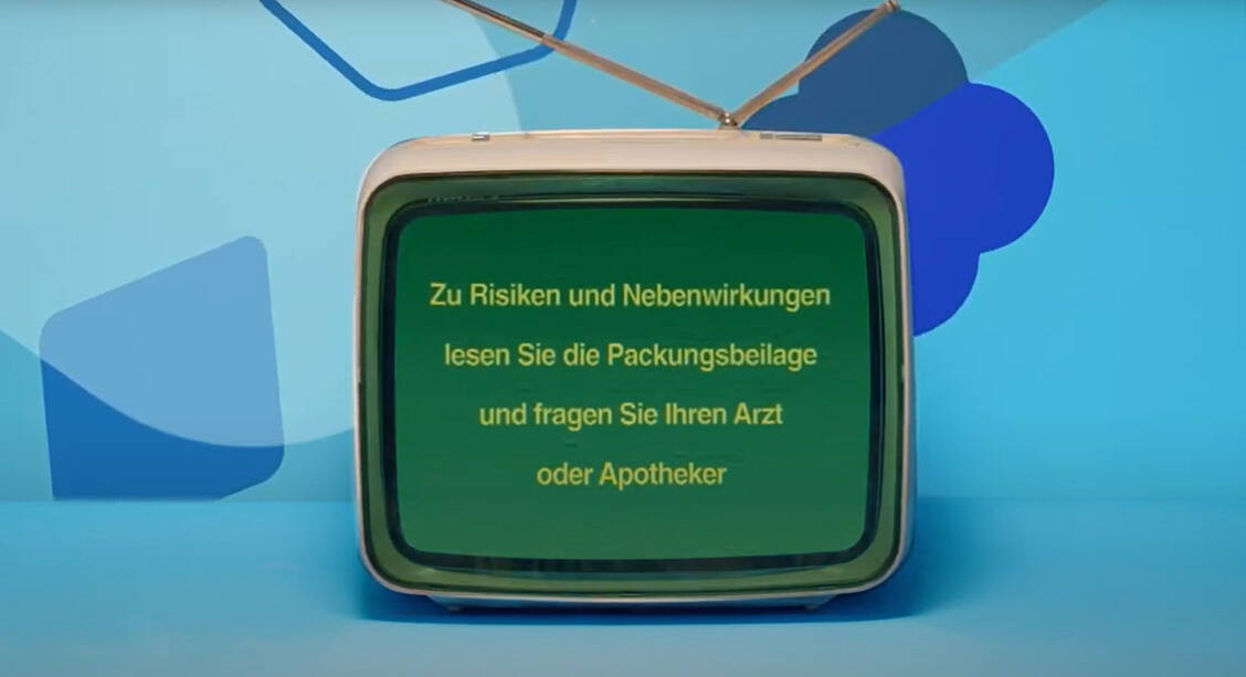 Hierzulande muss bei Arzneimittelwerbung immer ein entsprechender Warnhinweis mitgeliefert werden. So schreibt es das Heilmittelwerbegesetz vor. Laut einer aktuellen Umfrage ist die Mehrheit gegen das Gendern des Warnhinweises. / Foto: BAH/PZ Screenshot