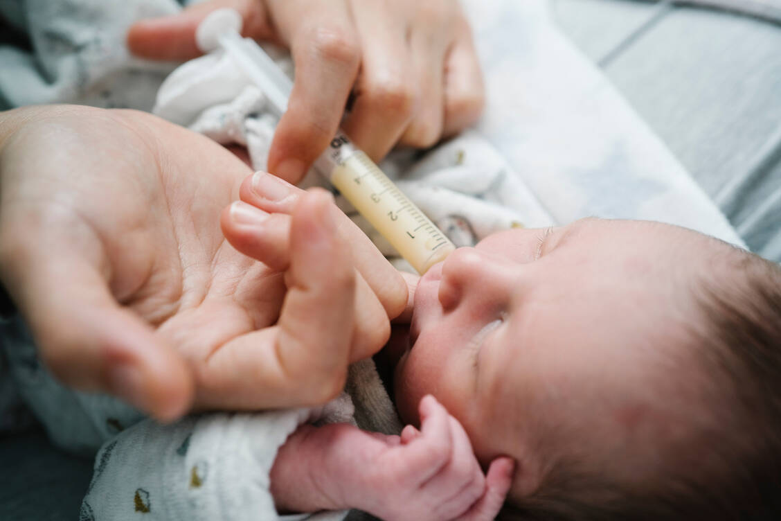 Die Datenbank Kinderformularium enthält Dosierhinweise für fast 700 Arzneistoffe für alle Altersgruppen unter 18 Jahren. / © Getty Images/Westend61