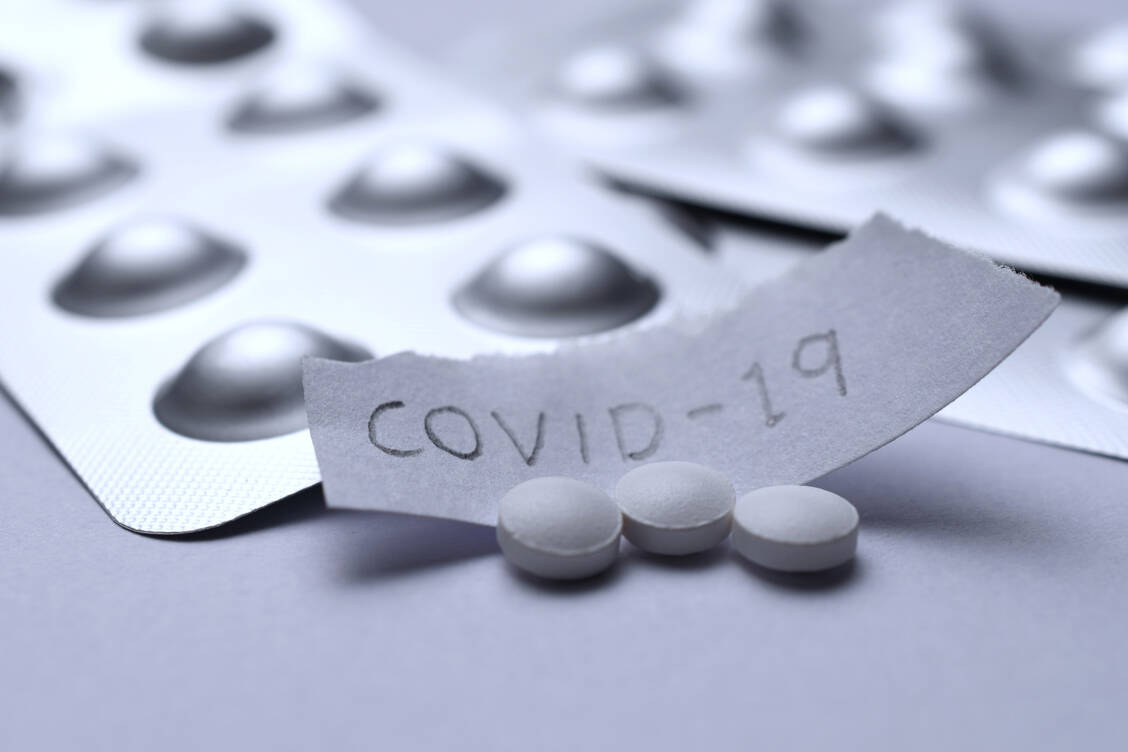 Intensiv wird nach oral bioverfügbaren Covid-19-Medikamenten gesucht. Ein Arzneistoffkandidat in der Pipeline heißt derzeit AT-527.  / Foto: Adobe Stock/ipuwadol