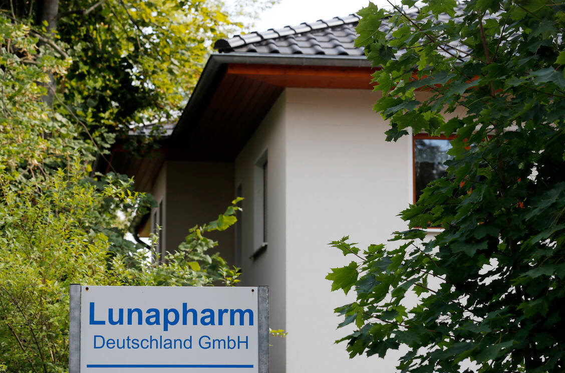 Lunapharm-Chefin Susanne Krautz-Zeitel soll mit ihrer Firma mit Sitz im brandenburgischen Blankenfelde-Mahlow große Mengen teurer Krebsmedikamente aus einer Apotheke in Griechenland bezogen haben. / Foto: picture alliance/EPA-EFE