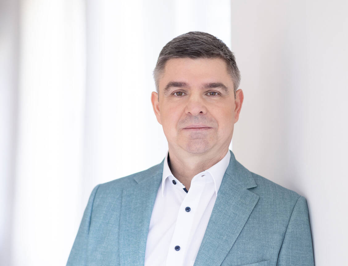 Adexa-Vorstand Andreas May kritisiert, dass ABDA-Präsident Thomas Preis dem Miteinander in Apotheken sowie dem Vertrauen der Bevölkerung in die Kompetenz der öffentlichen Apotheken schade. / © Adexa/Angela Pfeiffer