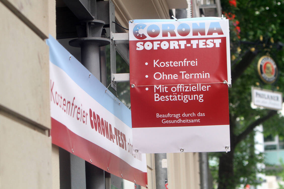 Bald Geschichte: Die kostenlosen Tests für Jedermann. Ab 11. Oktober können sich nur noch bestimmte Personen, beispielsweise Kinder oder Schwangere kostenfrei testen lassen. Für die Teststellen ist dabei eine neue Vergütung angedacht. / Foto: Imago Images/Ralph Peters