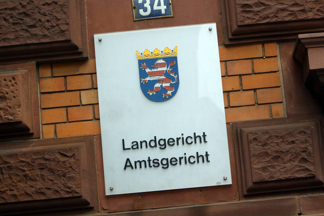 Das Landgericht Frankfurt hat eine einstweilige Verfügung gegen den Cannabisanbieter Bloomwell erlassen. / © imago/Ralph Peters