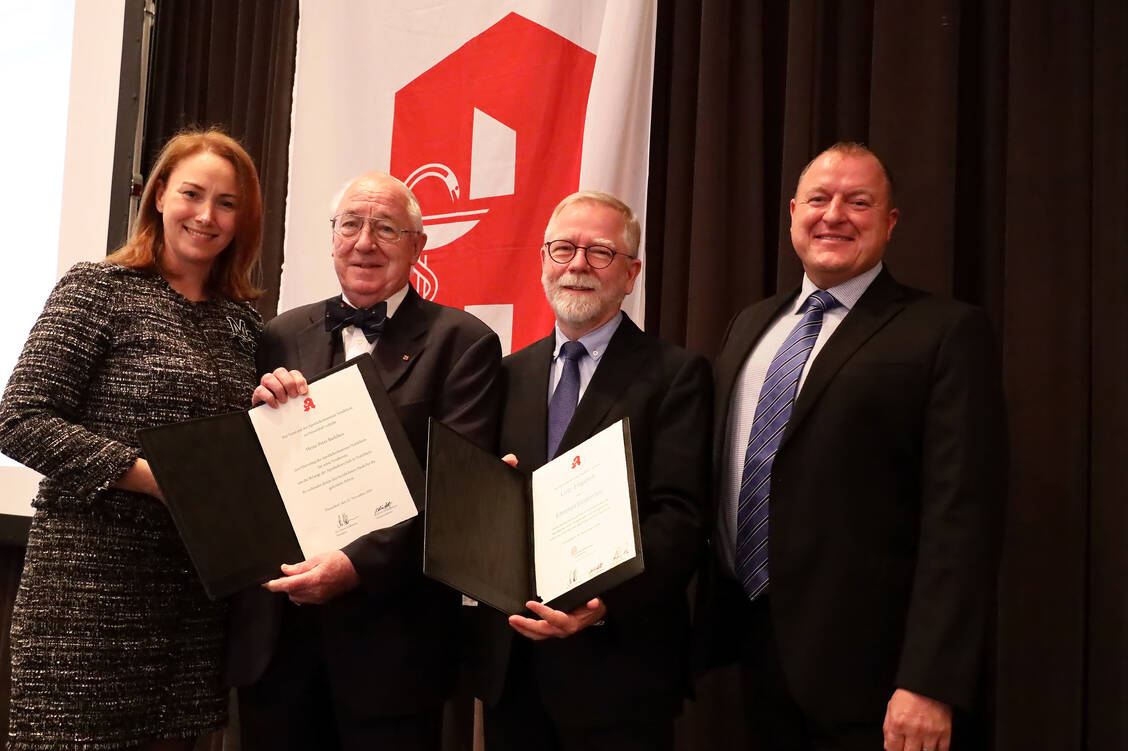 Vizepräsidentin Kathrin Hollingshaus, Peter Barleben, Lutz Engelen  und Präsident Dr. Armin Hoffmann, Apothekerkammer Nordrhein (von links) / Foto: AKNR