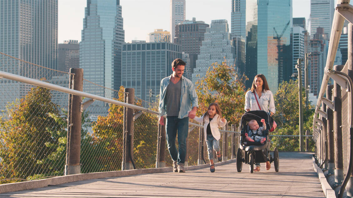 Wer nach New York City zieht, steigert sein tägliches Schrittpensum. Die Metropole zählt laut einer Studie zu den gehfreundlichsten Städten. / © Adobe Stock/Monkey Business