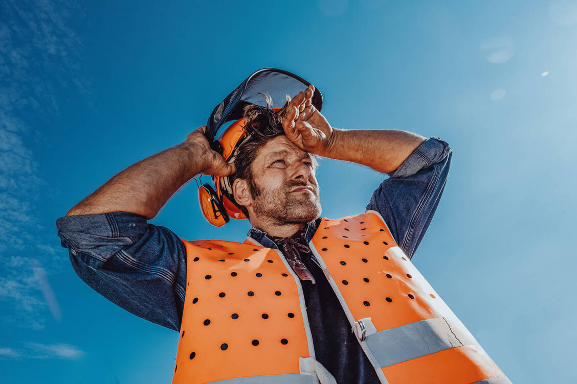 Die Techniker Krankenkasse berichtet, dass 60 Prozent der von ihr Befragten vom Klimawandel beeinträchtigt sind.  / © Adobe Stock/patrickjohn71