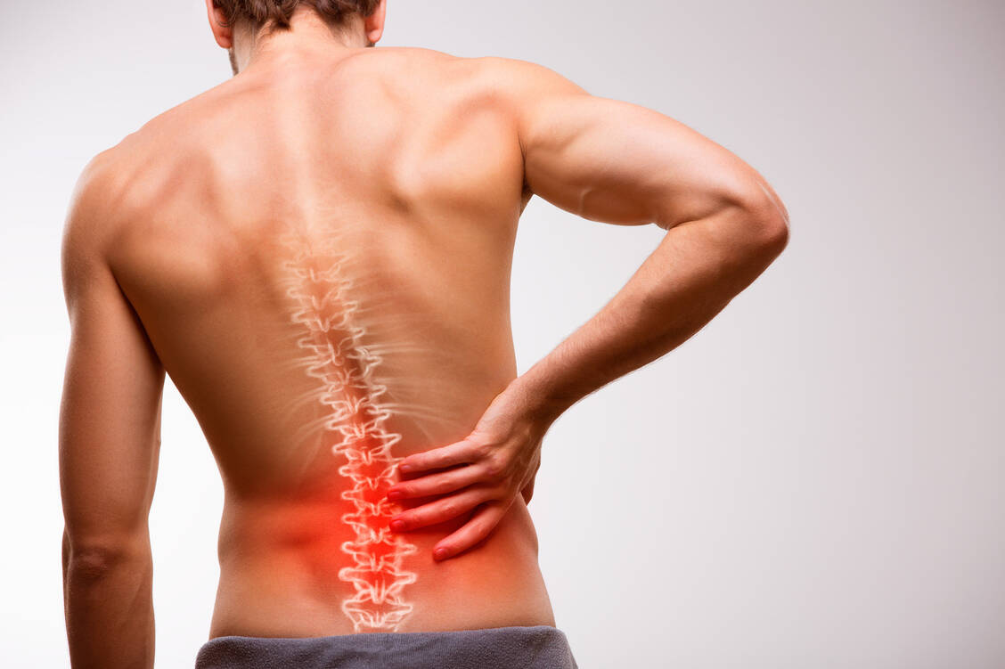 Das Multiple Myelom ist häufig ein Zufallsbefund bei einer Blut- oder Urinuntersuchung. Viele der Betroffenen klagen über Knochenschmerzen, meistens im Bereich der Wirbelsäule. / Foto: Adobe Stock/artstudio_pro