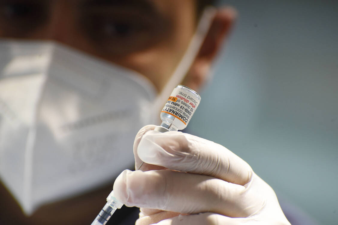 Zahnärzte dürfen laut der heute in Kraft getretenen Coronavirus-Impfverordnung gegen Covid-19 impfen.  / Foto: imago images/Pacific Press Agency