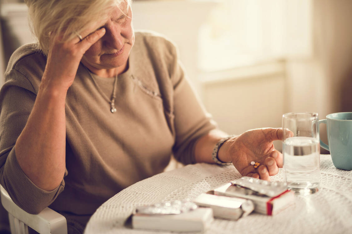 Gemeinsam die Medikationsprobleme eines Patienten angehen, so sollte das Miteinander zwischen Arzt und Apotheker aussehen – und wird de facto auf der ausübenden Ebene auch schon gelebt. / Foto: Getty Images/BraunS