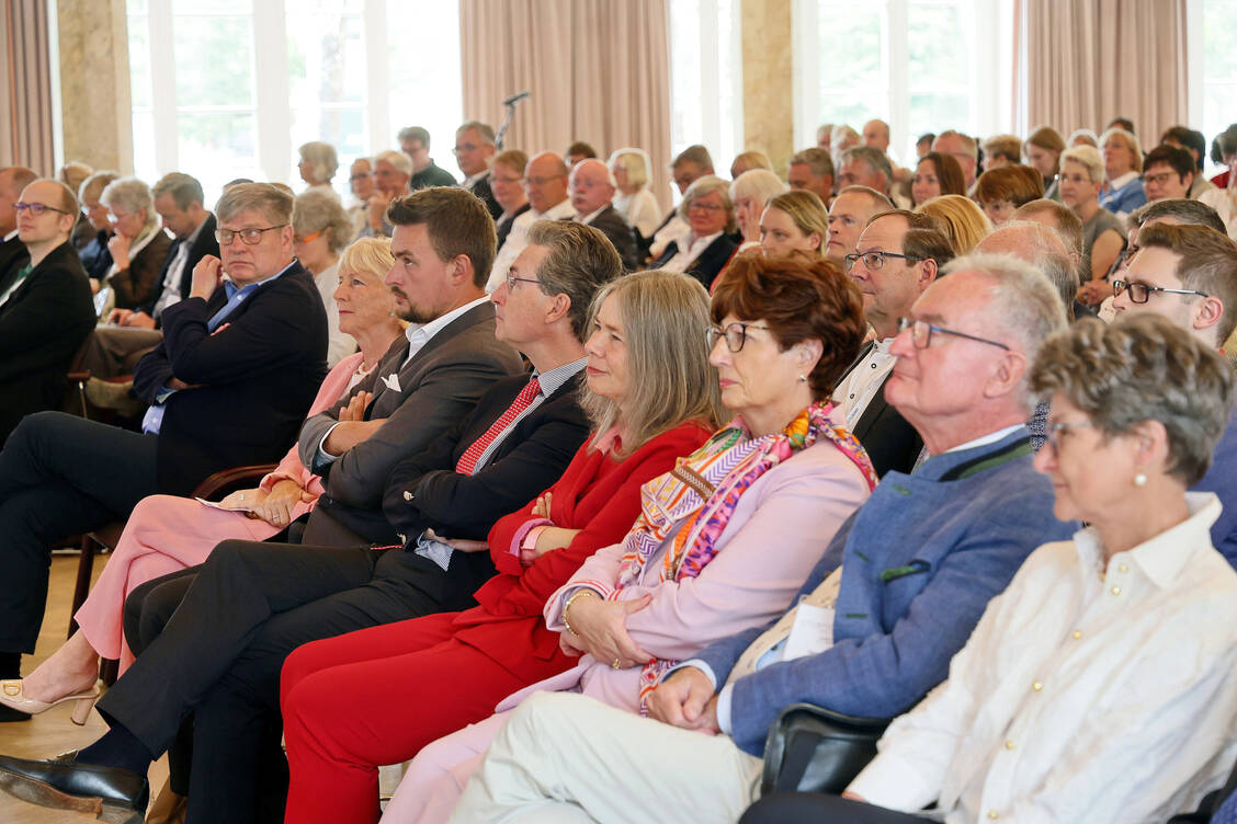 In Meran trifft sich die Apothekerschaft seit fast 60 Jahren zur Fortbildung. Mehr als 600 Teilnehmende konnte BAK-Präsident Thomas Benkert in diesem Jahr begrüßen. / Foto: PZ/Müller
