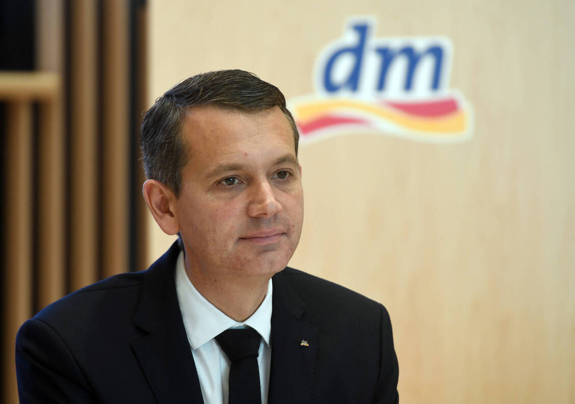 dm-Chef Christoph Werner hält es für wahrscheinlich, dass der Gesetzgeber die Rahmenbedingungen verändern wird. / © imago images/sepp spiegl