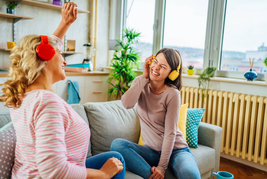 Verschiedene Facetten des Musikgenusses werden durch unterschiedliche Gene mit beeinflusst, zum Beispiel die Regulation von Emotionen, das Tanzen im Takt oder das Musizieren mit anderen. / © Getty Images/Miljan Lakic