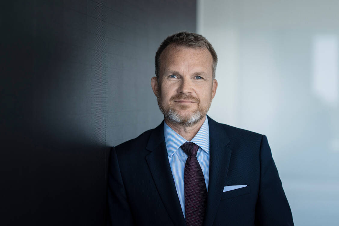 TK-Chef Jens Baas sieht großes Sparpotenzial bei Biosimilars.  / © Nele Martensen; Techniker Krankenkasse