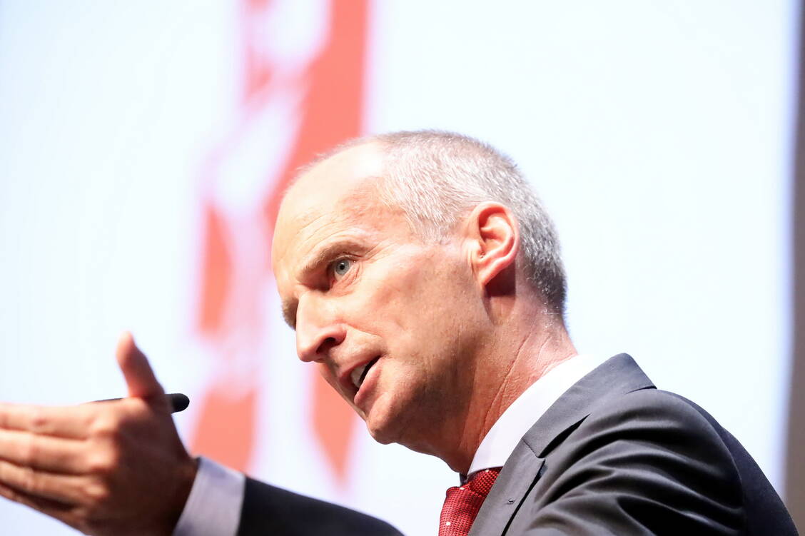 ABDA-Präsident Friedemann Schmidt rief die Apotheker dazu auf, nach vorne zu schauen und die vorhandenen Chancen des Apotheken-Stärkungsgesetzes zu nutzen. / Foto: PZ/Alois Mueller